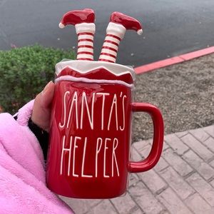 NWT Santa’s helper Rae Dunn mug with elf feet